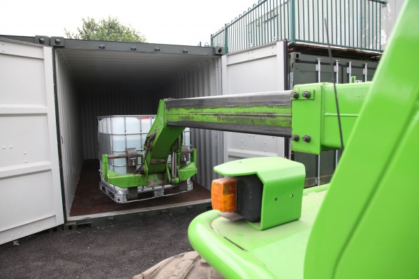 Telescopic handler available for container-loading